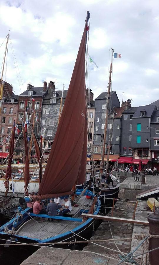 La Fleur D Honfleur Avec Son Parking Apartment Exterior photo